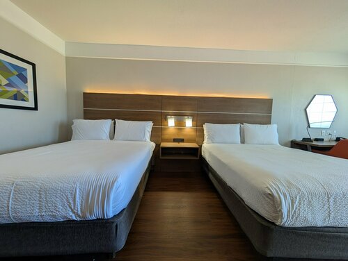 Holiday Inn Express & Suites Galveston West-Seawall, Забронировать Отель Галвестон Texas Gulf Coast