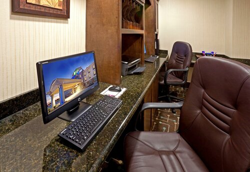 Holiday Inn Express & Suites Dallas Southwest-Cedar Hill, Забронировать Отель Сидар-Хилл Dallas - Fort Worth Metropolitan Area