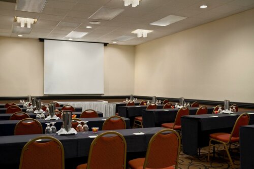 Holiday Inn Portland-Airport I-205 by IHG, Забронировать Отель Портленд Willamette Valley