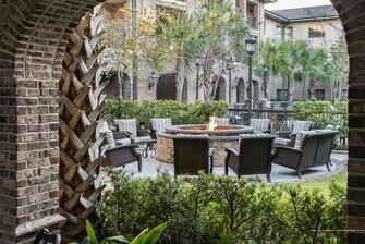 Courtyard Charleston Mount Pleasant, Забронировать Отель Отели Маунт-Плезант с парковкой, рядом с East Cooper Medical Center, Парковка