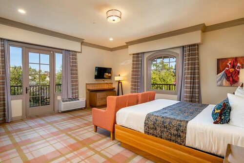 The Agrarian Hotel, BW Signature Collection, Забронировать Отель Арройо-Гранде Pismo Beach and Vicinity, рядом с A Sweet Shoppe Named Desire