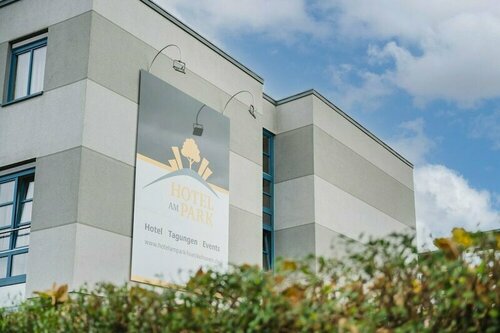 Hotel am Park, จอง โรงแรม Hueckelhoven นอร์ทไรน์-เวสต์ฟาเลีย, ใกล้ The Millicher Halde