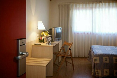 Hotel Basic, Buchen Sie Hotel Olerdola Katalonien