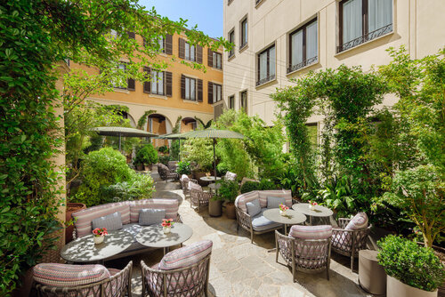 Отель Mandarin Oriental, Milan, Забронировать Отель Отели Милана с парковкой, рядом с Teatro Nuovo Milano, Парковка