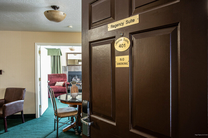 Rogue Regency Inn & Suites