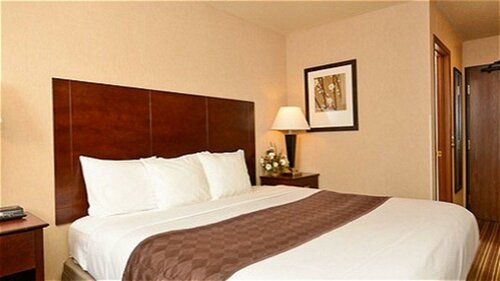 Yellowstone West Gate Hotel, Забронировать Отель Вест-Йеллоустон Национальный парк Йеллоустоун, западный вход, рядом с Great Whirligig