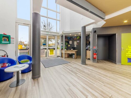ibis budget Le Mans Universite, Забронировать Отель Отели Земель Луары с парковкой, Парковка