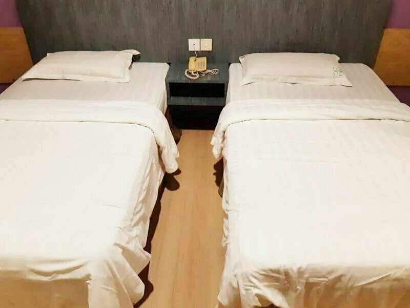 Oyo 43930 Hotel Esplanade