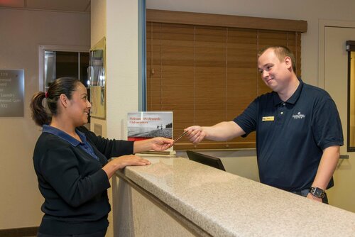 Candlewood Suites Oak Harbor by IHG, Забронировать Отель Отели Оук-Харбора 3 звезды, рядом с Театр Whidbey Playhouse, 3*