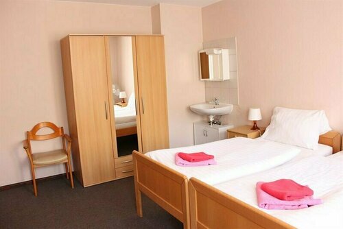 Hotel-Pension Aurora, Prenota Hotel Schoneberg-Tempelhof Berlino, vicino a Friedenau