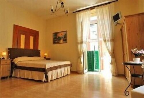 Domus Gemi, Buchen Sie Bed & Breakfast Neapel Hotels mit Frühstück, Frühstück