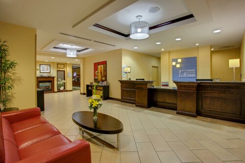 Holiday Inn Express Hotel Raleigh Southwest by IHG, Забронировать Отель Роли Raleigh-Durham Metropolitan Area