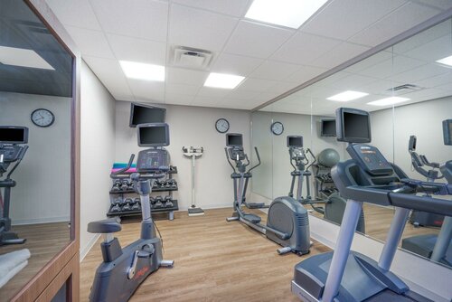 Holiday Inn Express Hotel & Suites Frankfort by IHG, Забронировать Отель Франкфорт Bourbon Trail Kentucky