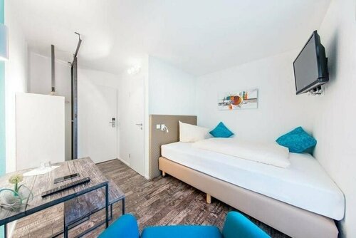 Hotel Sirrah