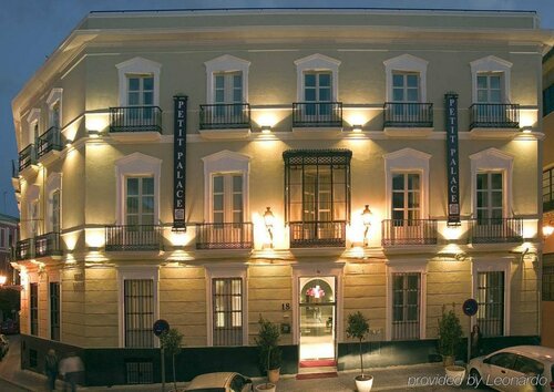 Petit Palace Santa Cruz, Забронировать Отель Бизнес-отели Севильи, рядом с Театр Лопе де Веги, 4* 5*