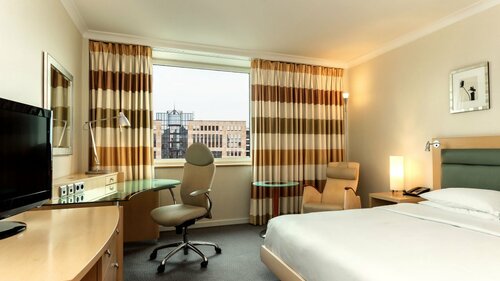 Hilton Düsseldorf, Забронировать Отель  