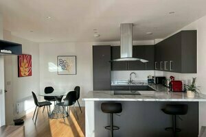 Luxurious and Central 2-bed-flat