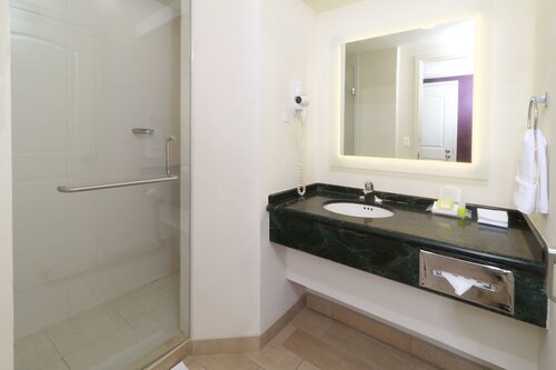 Holiday Inn Reynosa Industrial Poniente, an IHG Hotel, Prenota Hotel Hotel a Tamaulipas con parcheggio, Parcheggio