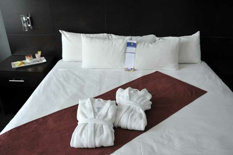 Travelodge by Wyndham Quebec City Hotel & Convention Centre