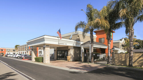 Holiday Inn Express Lompoc by IHG, Забронировать Отель Ломпок Central Coast California