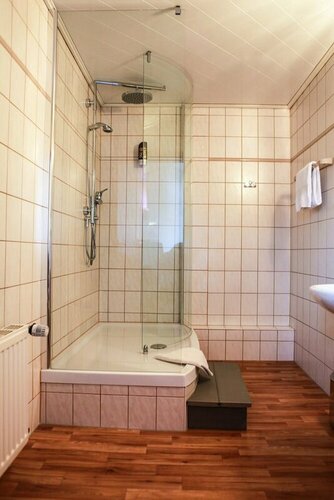 Hotel Reinhold, Забронировать Отель Либерхаузен Bergisches Land
