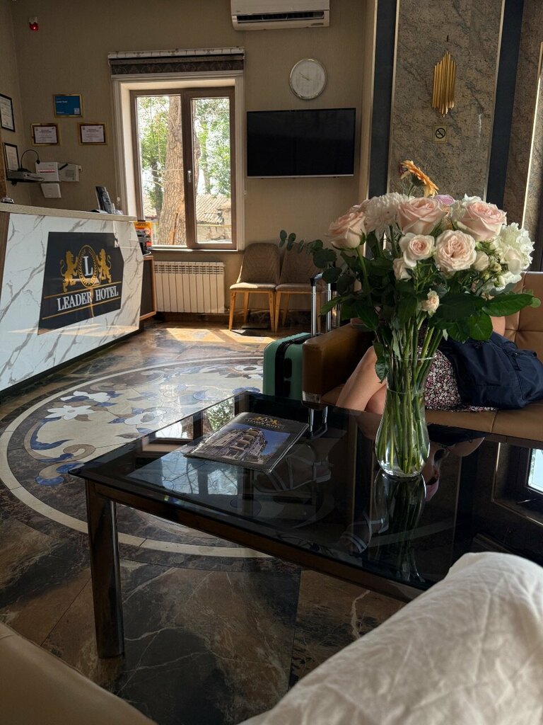 Leader Hotel