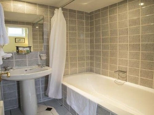 9 Green Lane Bed and Breakfast, Забронировать Отель Бакстон Дербишир, рядом с Devonshire Dome