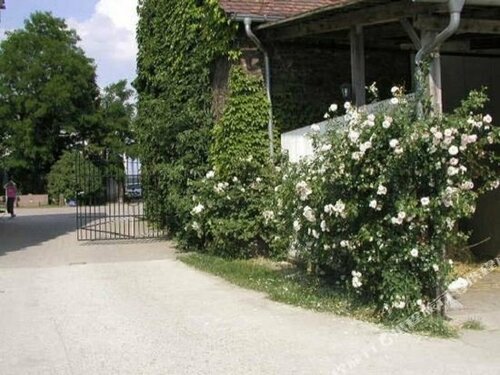 Wersauer Hof - Ferme Auberge, Забронировать Хостел Райлинген Баден-Вюртемберг