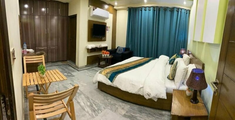 Hotel Holiday