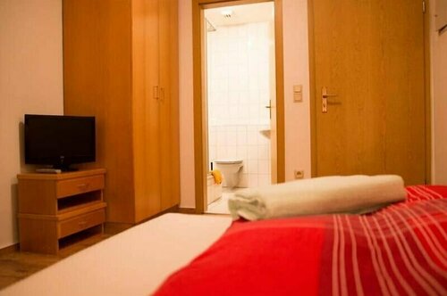 Pension Sachsenallee, Забронировать Отель Отели Хемниц 3 звезды, рядом с Sachsen-Allee Mall, 3*