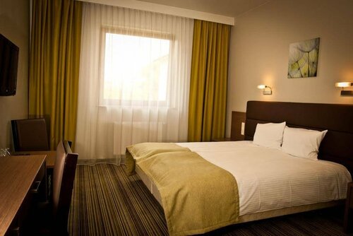 Hotel Pod Dębem, Book Pension Tarnow Lillepolen