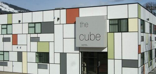 The Cube Boutique Hotel, Забронировать Бутик-отель Ревелсток Ревелсток, рядом с Горнолыжный курорт K3 Cat Skiing and Snowboarding