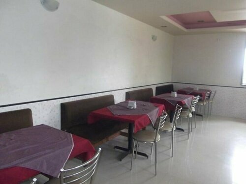 Hotel Trimurti Pride, Rezerwuj Hotel Māngvādi Nowe Delhi