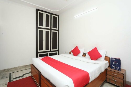 OYO 26771 Hotel Lotus Inn, Забронировать Отель Отели штата Уттар-Прадеша с парковкой, Парковка