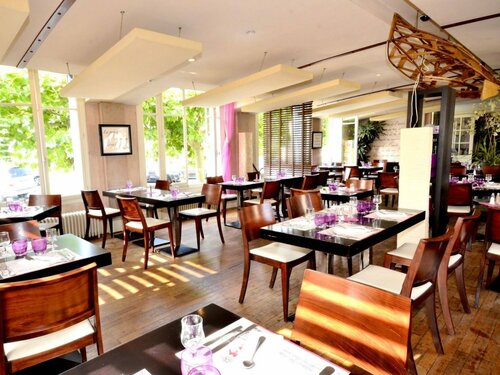LOGIS Hôtel & Restaurant - Les Bords de Seine, Забронировать Отель Ла-Рош-Гийон 