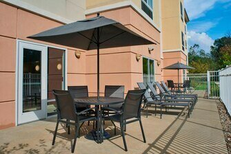Fairfield Inn and Suites New Buffalo, Забронировать Отель Нью-Буффало штат Мичиган, рядом с New Buffalo Railroad Museum
