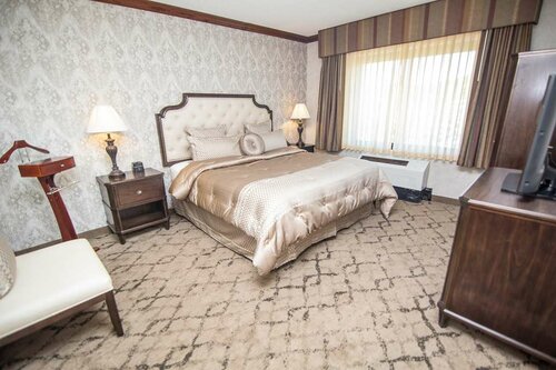 Best Western Plus Fairfield Executive Inn, Забронировать Отель Отели Нью-Джерси с парковкой, Парковка