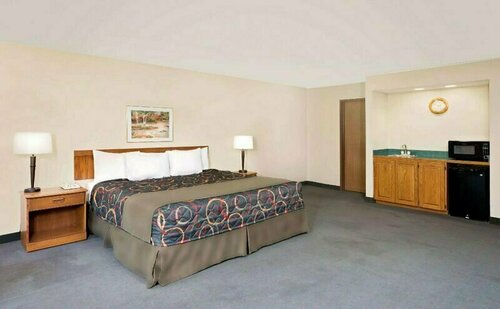 Days Inn by Wyndham Boonville, Book Hotel Hoteller i Boonville med pool, Swimmingpool