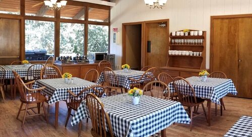 Carmel Valley Lodge, Забронировать Отель Кармел Индиана