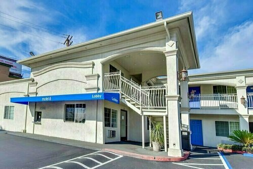 Motel 6 Garden Grove, Забронировать Мотель Отели Гарден-Гроув с парковкой, Парковка