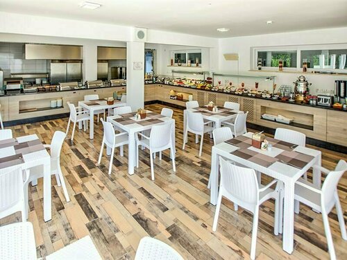 Queen Aphrodite Hotel, Varaa Hotelli Alsancak Northern Cyprus, lähellä Escape Beach