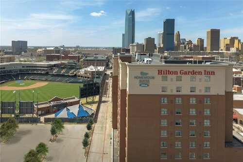 Homewood Suites by Hilton Oklahoma City - Bricktown, OK, Забронировать Отель Отели Оклахома-Сити с парковкой, рядом с Oklahoma City National Memorial, Парковка