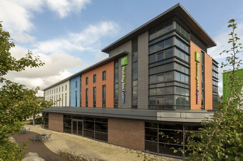 Holiday Inn Express Dunstable by IHG, Boek Hotel Hotels in Merseyside met ontbijt, Ontbijt