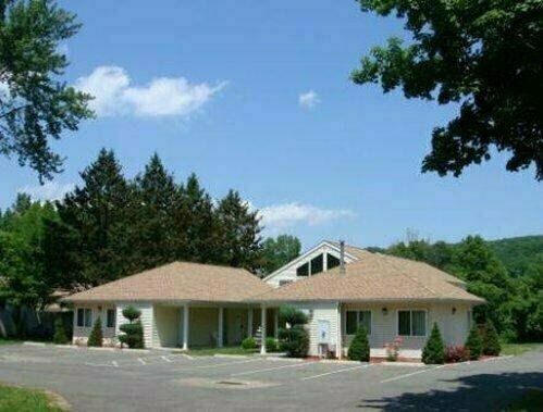 Rocky River Inn, Buchen Sie Hotel New Milford Connecticut
