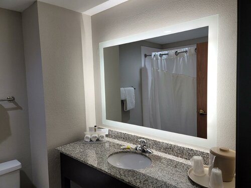 Holiday Inn Express & Suites Wilson-Downtown by IHG, Забронировать Отель Уилсон Северная Каролина
