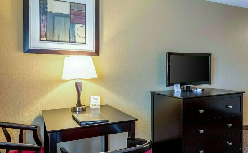 Aloha Inn & Suites