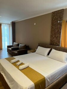 Kona Hotel