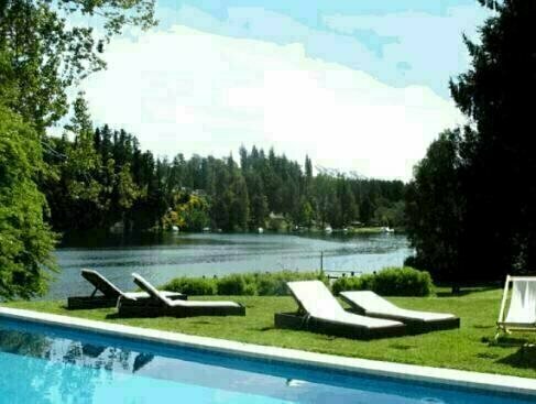 La Escondida Casa De Huespedes & Spa, Забронировать Курортный отель Пуэрто-Мансано Аргентина