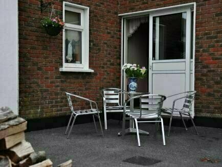 College Crest B&B, Prenota Bed & breakfast Hotel a Connacht con parcheggio, Parcheggio