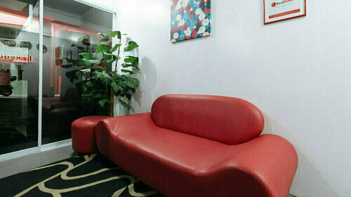 RedDoorz near Pasay Rotonda, Đặt Khách sạn Khách sạn ở Luzon có chỗ đỗ xe, Bãi đậu xe